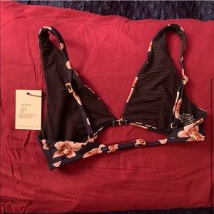 Acacia bosa top in Isle